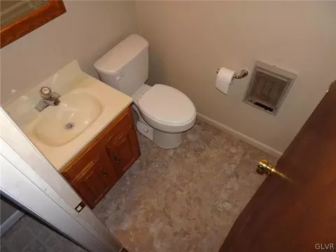229 Old Forge Dr, Bath, PA 18014 photo 16