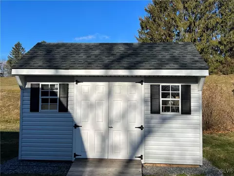 118 Hickory Hills Dr, Bath, PA 18014 photo 5