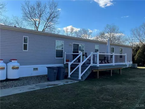 118 Hickory Hills Dr, Bath, PA 18014 photo 6
