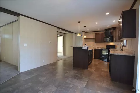 118 Hickory Hills Dr, Bath, PA 18014 photo 15