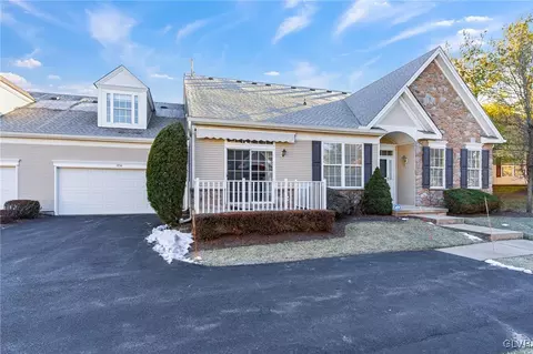 1856 Gregory Pl, Hellertown, PA 18055 photo 2