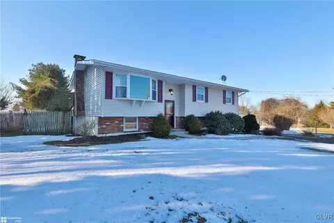 2629 Beacon Rd, Bath, PA 18014 photo 2