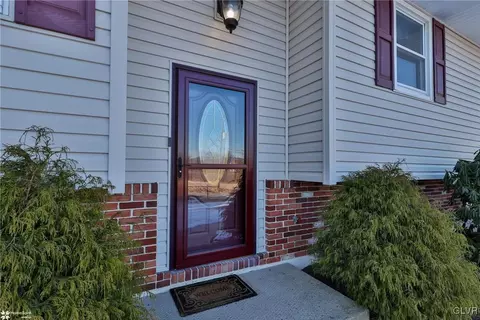 2629 Beacon Rd, Bath, PA 18014 photo 4