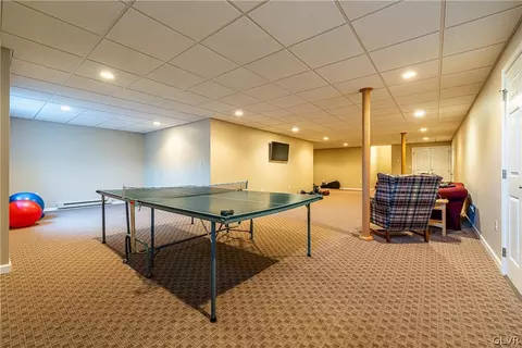 215 Eagle View Dr, Bath, PA 18014 photo 9