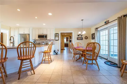 215 Eagle View Dr, Bath, PA 18014 photo 4