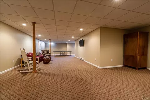 215 Eagle View Dr, Bath, PA 18014 photo 12