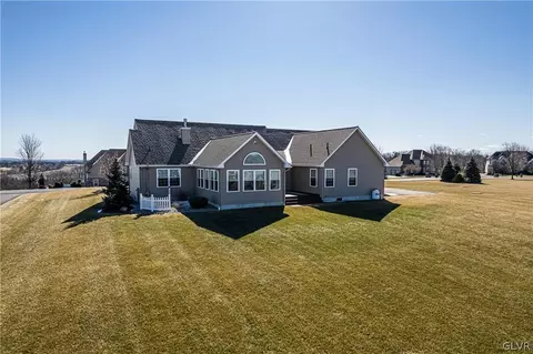 215 Eagle View Dr, Bath, PA 18014 photo 14