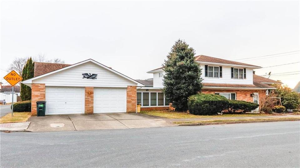 620 E Thomas Ave, Hellertown, PA 18055 29 Photos MLS 688739 Movoto