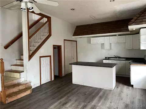 1137 E 3rd St, Bethlehem, PA 18015 photo 2