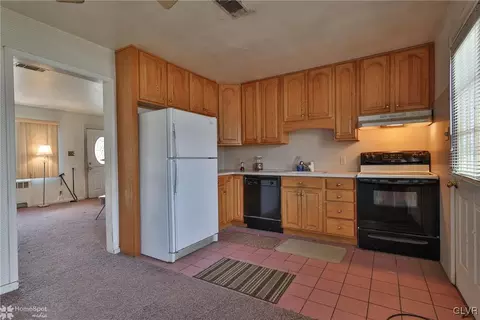3027 Cornwall Rd, Bethlehem, PA 18017 photo 4