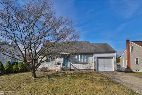 3027 Cornwall Rd, Bethlehem, PA 18017 photo 1
