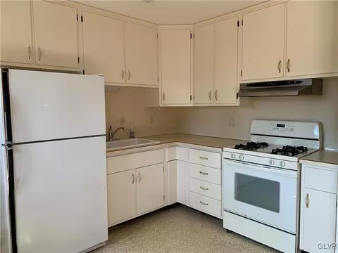 2205 Pinehurst Rd, Bethlehem, PA 18018 photo 5