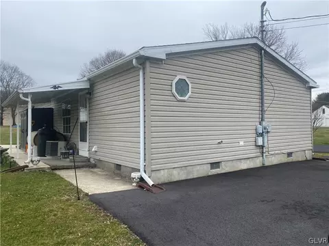 333 E 3rd St, Wind Gap, PA 18091 photo 1