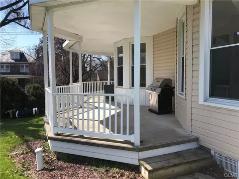 277 E Main St, Bath, PA 18014 photo 4