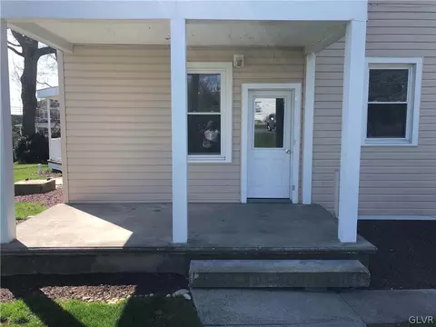 277 E Main St, Bath, PA 18014 photo 3