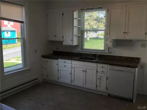 277 E Main St, Bath, PA 18014 photo 7