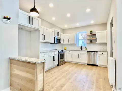 56 E Garrison St, Bethlehem, PA 18018 photo 2