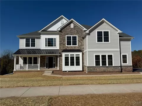 2555 Stonewall Dr #70, Center Valley, PA 18034