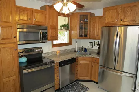 414 Maple Rd, Hellertown, PA 18055 photo 11
