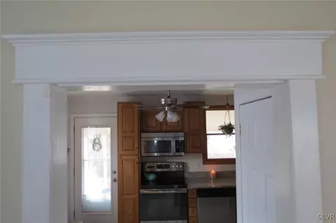 414 Maple Rd, Hellertown, PA 18055 photo 9