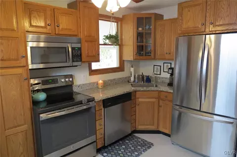 414 Maple Rd, Hellertown, PA 18055 photo 10
