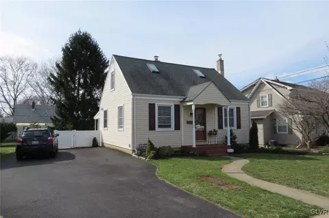 414 Maple Rd, Hellertown, PA 18055 photo 2