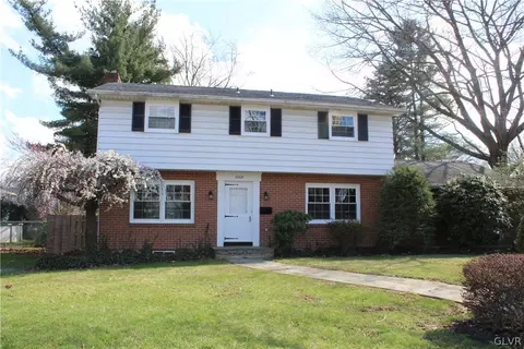 2004 Johnston Dr, Bethlehem, PA 18017 photo 2