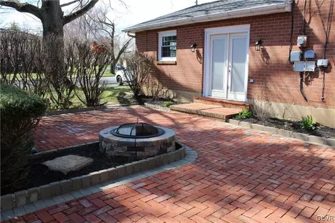 2004 Johnston Dr, Bethlehem, PA 18017 photo 4
