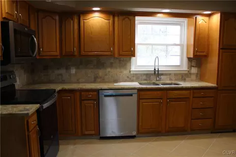 2004 Johnston Dr, Bethlehem, PA 18017 photo 14