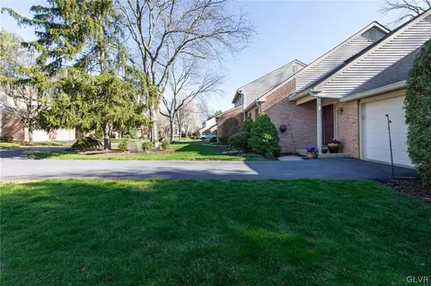 2820 Greenleaf Ct, Bethlehem, PA 18017 photo 4