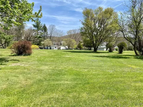 36 Meadow Dr, Mt Bethel Twp, PA 18343