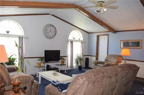 4 Cedar Ct, Bath, PA 18014 photo 5