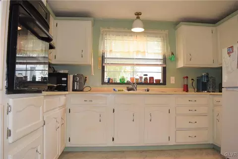 4 Cedar Ct, Bath, PA 18014 photo 9