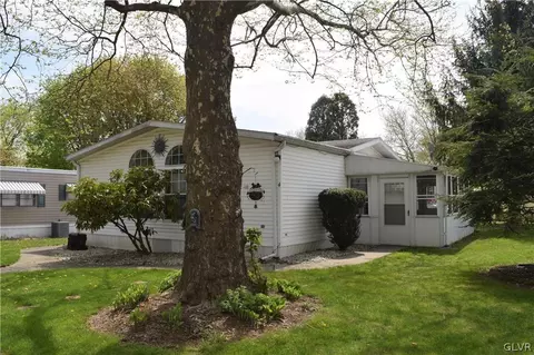 4 Cedar Ct, Bath, PA 18014 photo 2