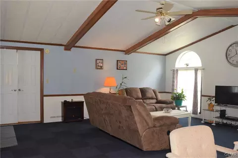 4 Cedar Ct, Bath, PA 18014 photo 4