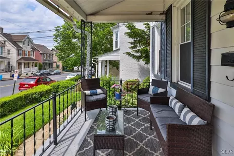 33 E Goepp St, Bethlehem, PA 18018 photo 2