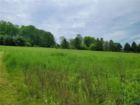 250 Browns Dr, Williams Twp, PA 18042