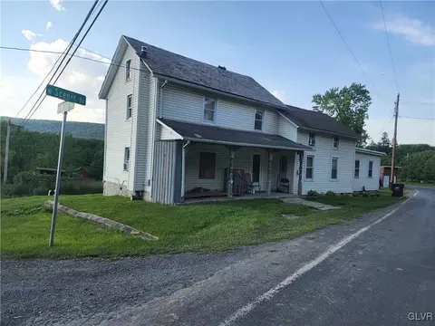 3228 W Scenic Dr, Moore Twp, PA 18038