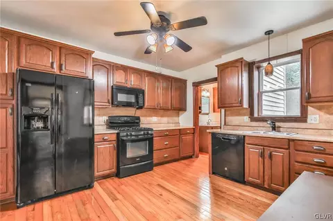 357 9th St, Northampton, PA 18067 photo 7