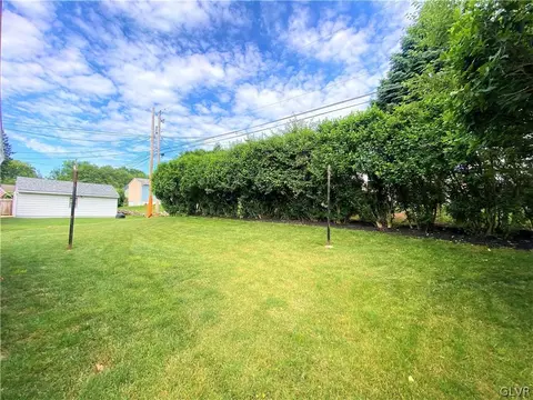 826 Maple Rd, Hellertown, PA 18055 photo 9