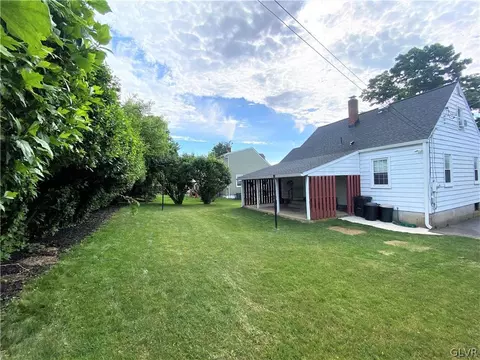 826 Maple Rd, Hellertown, PA 18055 photo 8