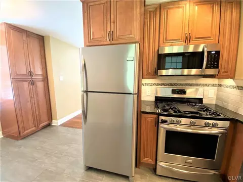 826 Maple Rd, Hellertown, PA 18055 photo 3
