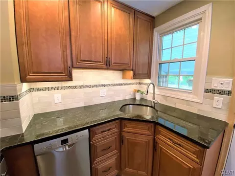 826 Maple Rd, Hellertown, PA 18055 photo 4