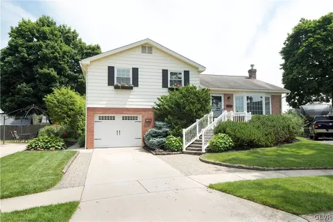 139 Beech Cir, Hellertown, PA 18055 photo 2
