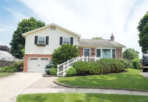 139 Beech Cir, Hellertown, PA 18055 photo 1