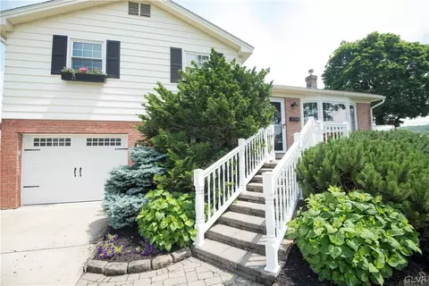 139 Beech Cir, Hellertown, PA 18055 photo 4