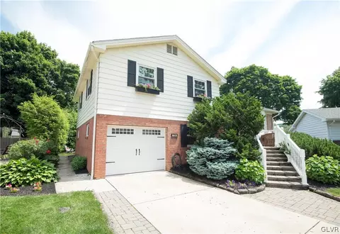 139 Beech Cir, Hellertown, PA 18055 photo 3