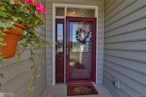 1067 Declaration Dr, Bethlehem, PA 18017 photo 2