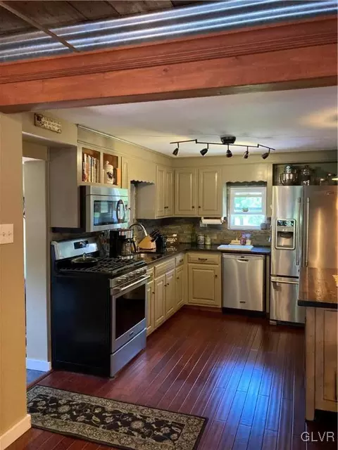669 S Summit Rd, Bath, PA 18014 photo 9