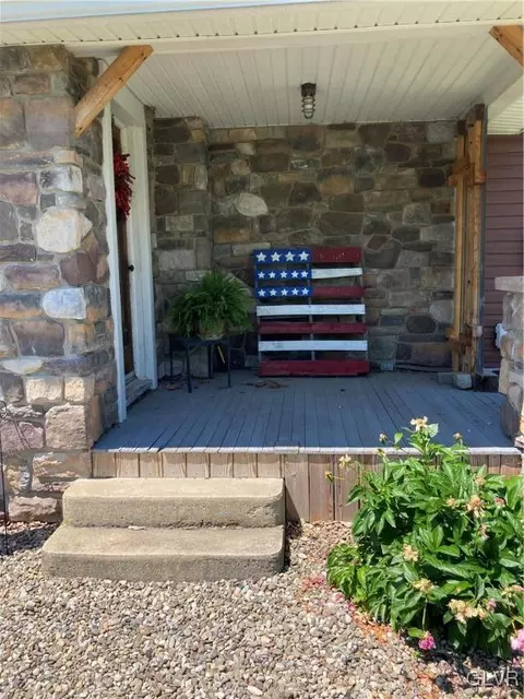 669 S Summit Rd, Bath, PA 18014 photo 4